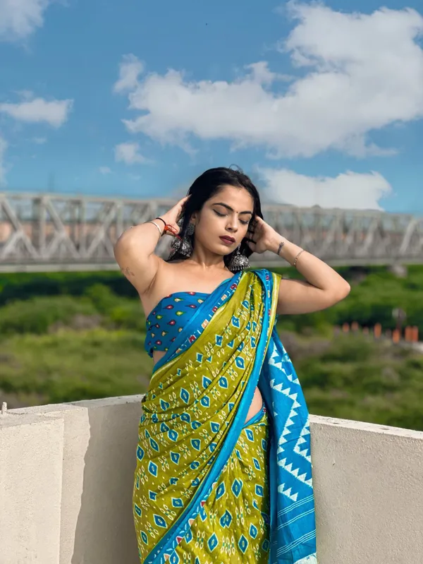 HANDICRAFT_WOMEN'S_Ikkat_PRINT_PURE_SOFT_COTTON_SAREE_WITH_BLOUSE_PIECE_With_Blouse_Piece